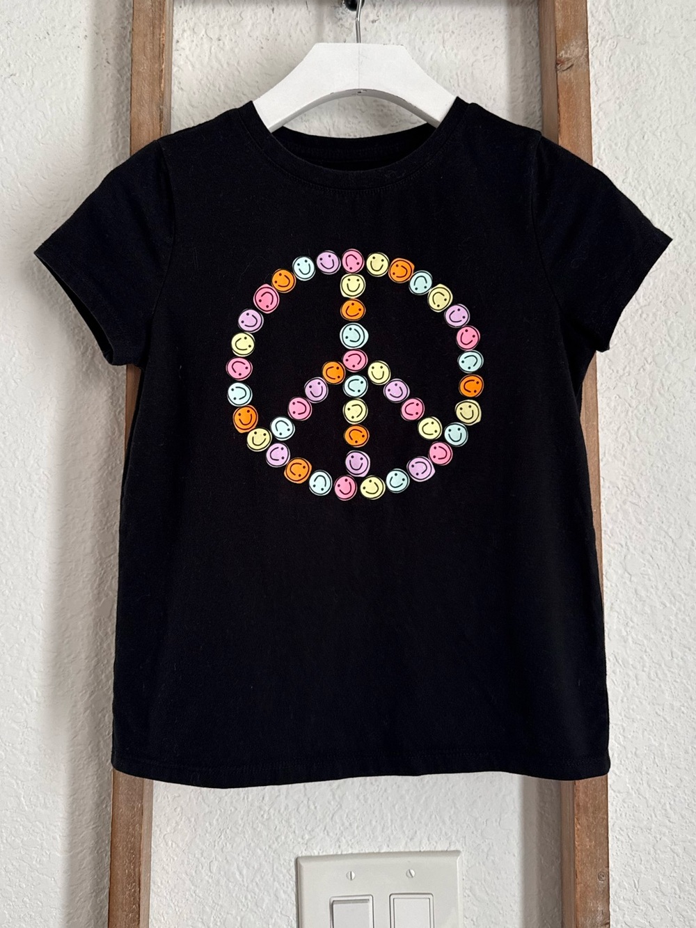 Cat & Jack Smiley Face Peace Sign Graphic T-Shirt sz: 8